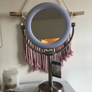 DIMMABLE SUNLIGHT VANITY MIRROR